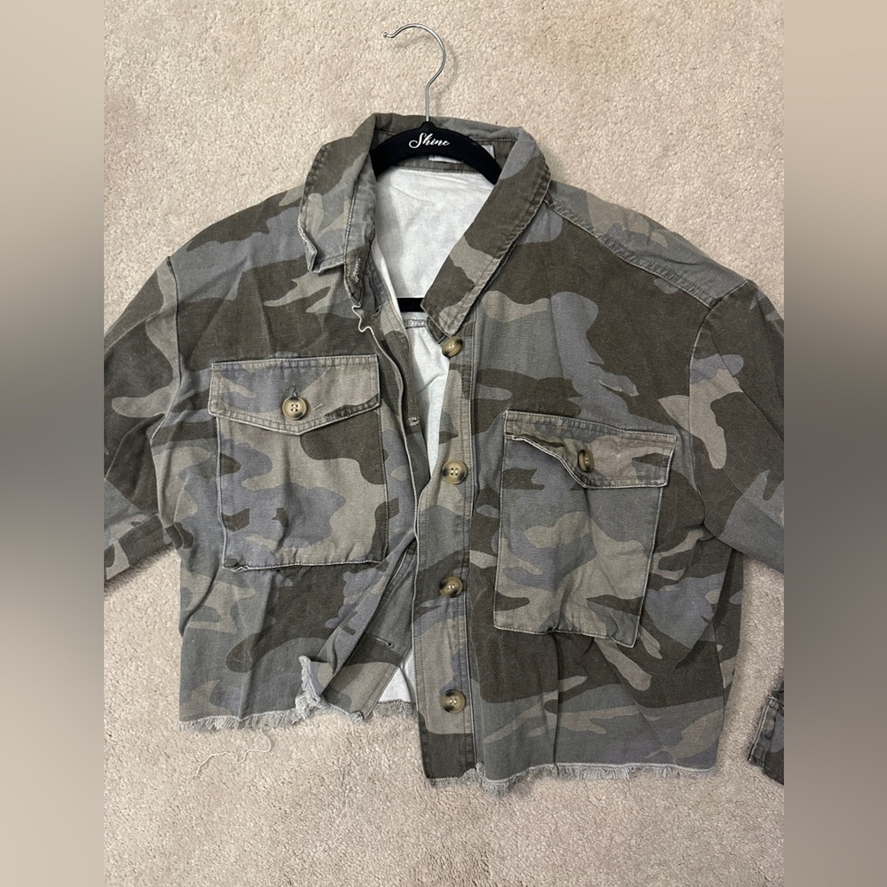 Adika Camouflage Cropped Lightweight Jacket - Picture 2 of 3